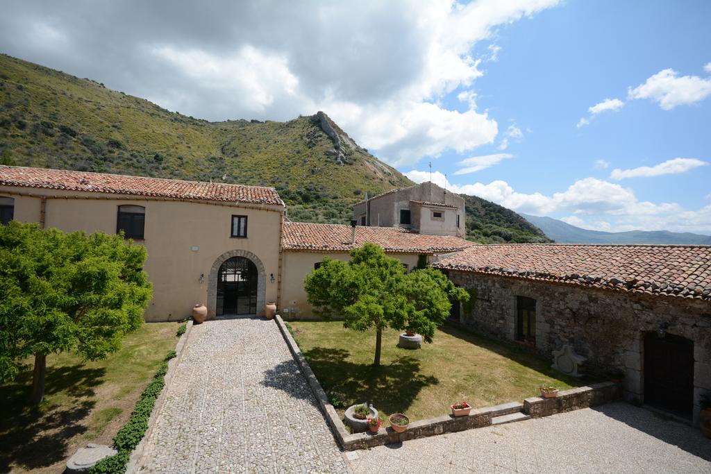 La Ferula Bed & Breakfast Scillato  Dış mekan fotoğraf