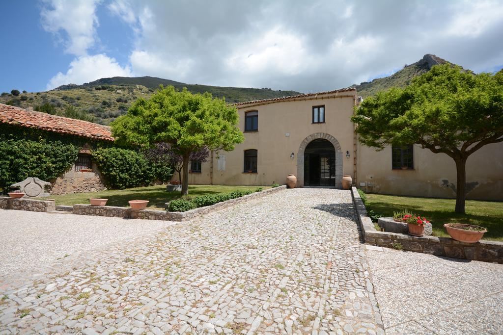La Ferula Bed & Breakfast Scillato  Dış mekan fotoğraf