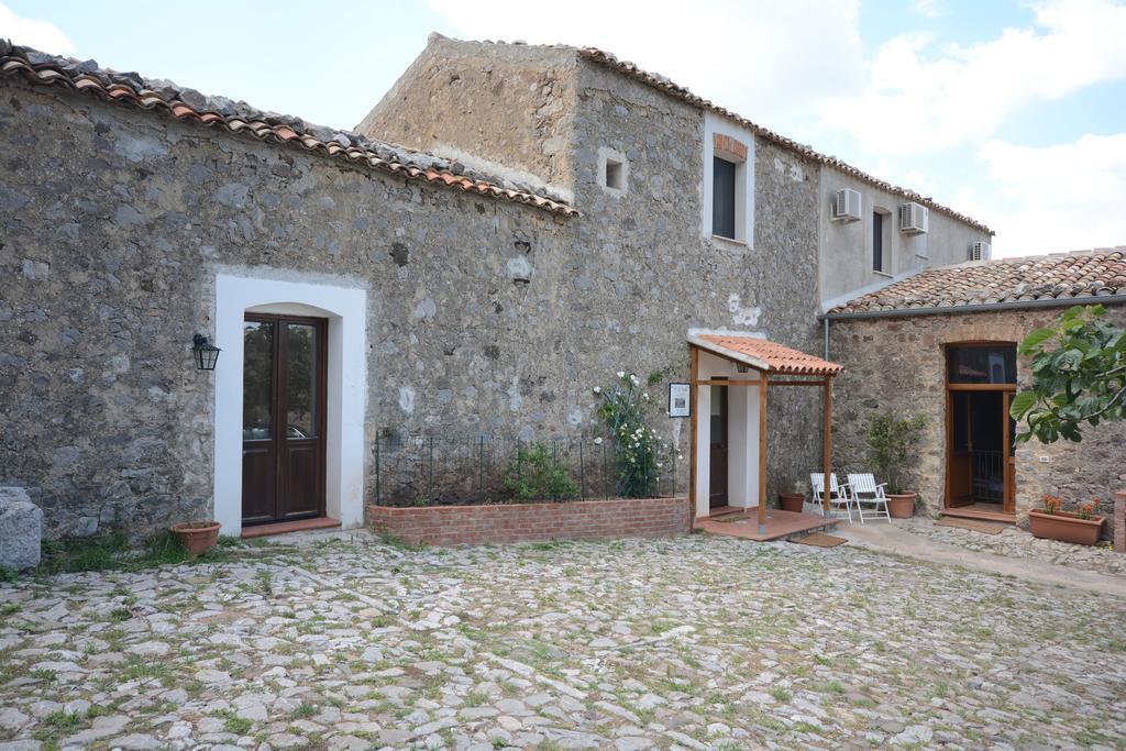 La Ferula Bed & Breakfast Scillato  Dış mekan fotoğraf