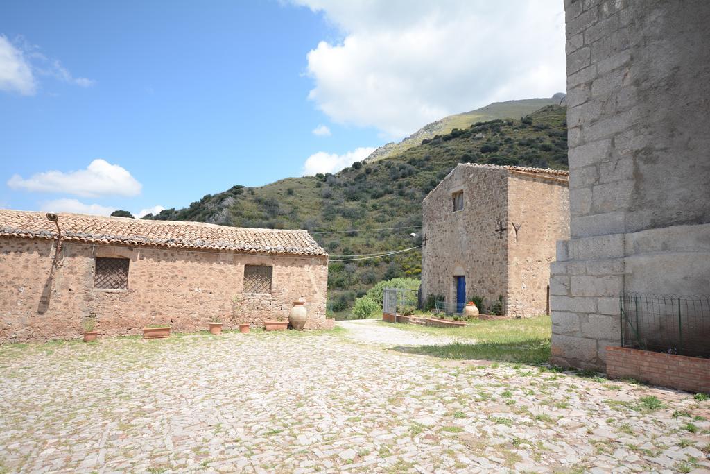 La Ferula Bed & Breakfast Scillato  Dış mekan fotoğraf