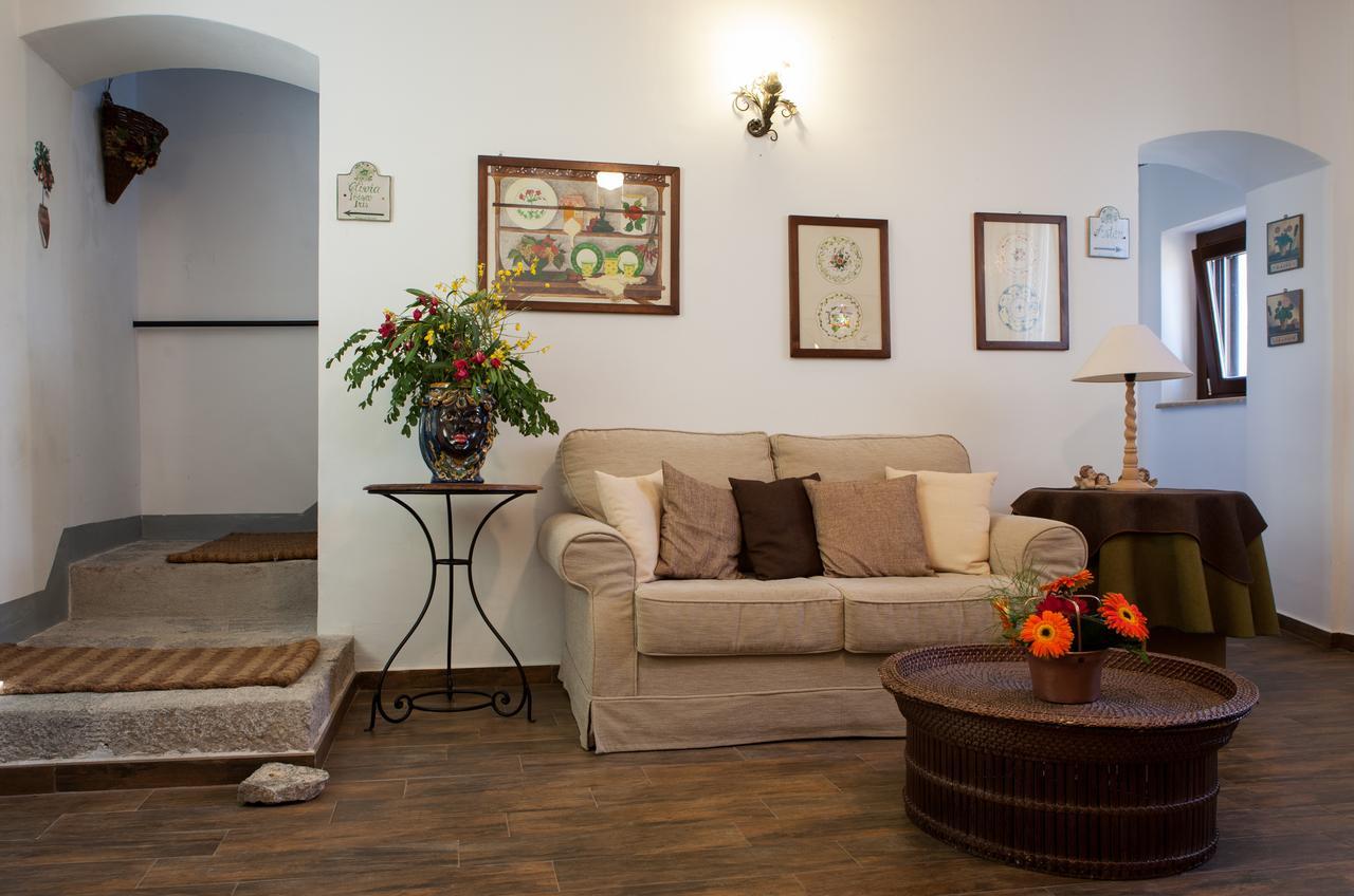 La Ferula Bed & Breakfast Scillato  Dış mekan fotoğraf