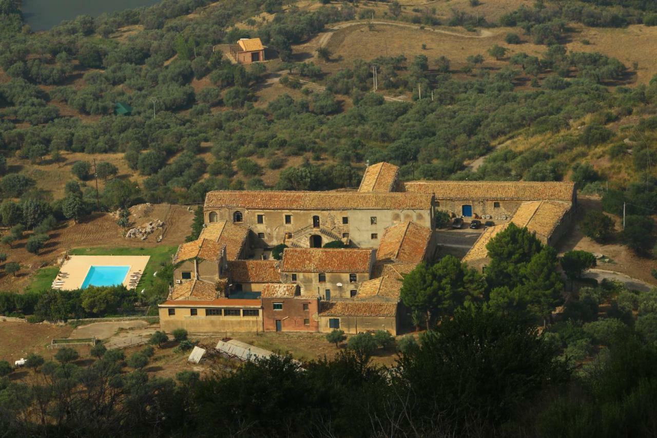 La Ferula Bed & Breakfast Scillato  Dış mekan fotoğraf